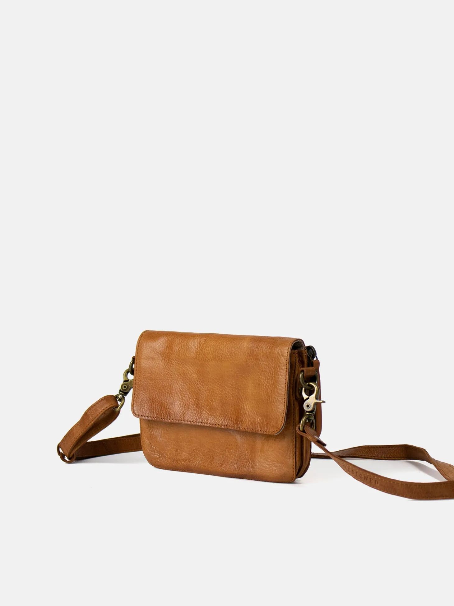 acile_urban__walnut_4.webp Acile Urban - Walnut