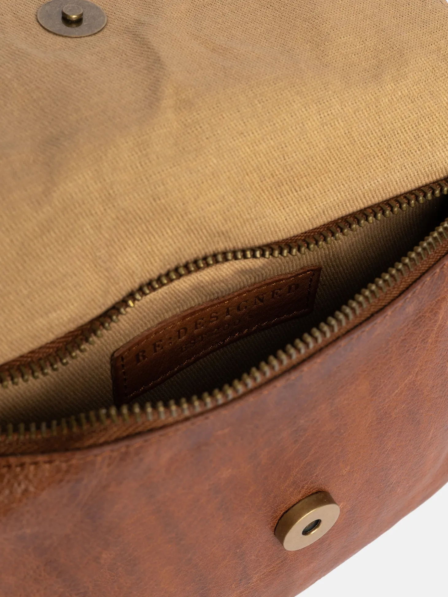 acile_urban__walnut_9.webp Acile Urban - Walnut