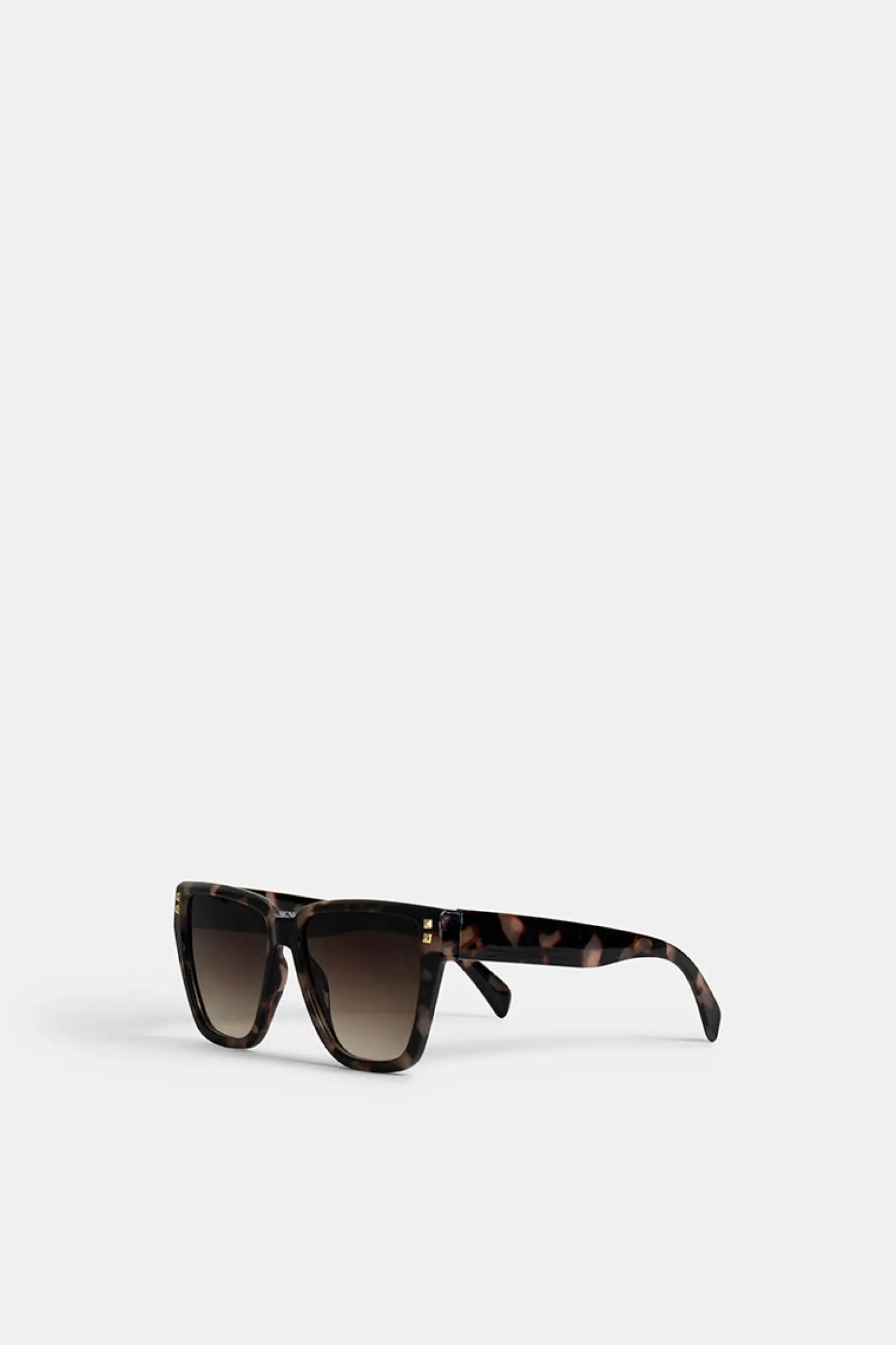 adela__leopard_1.webp Adela - Leopard