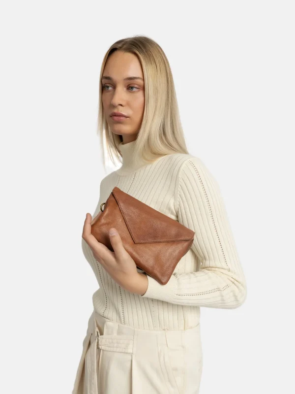 Claire Urban - Walnut