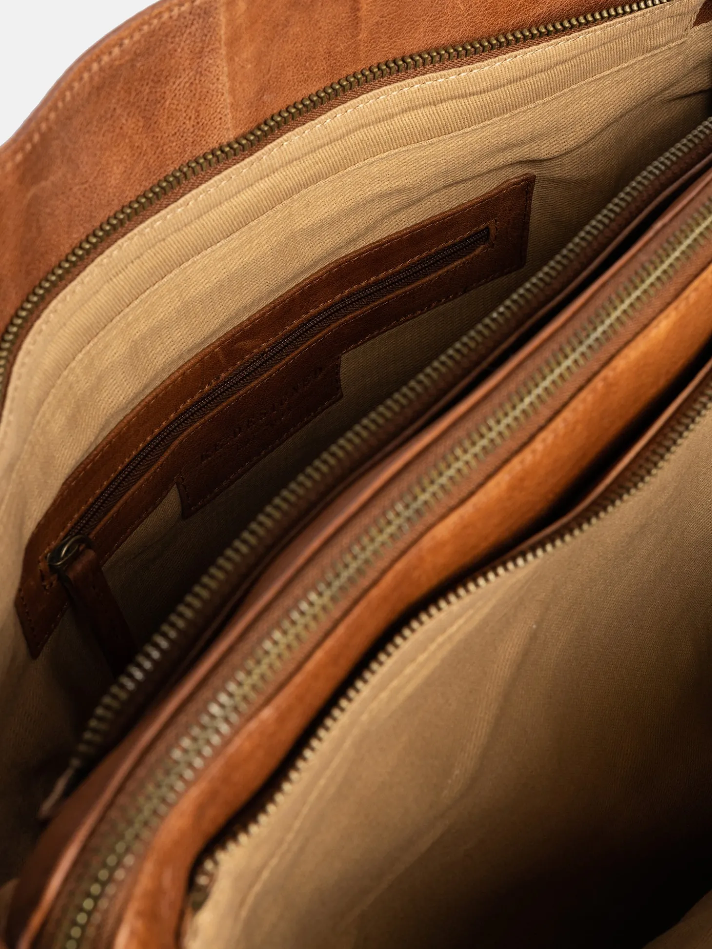 evia_urban__walnut_5.webp Evia Urban - Walnut