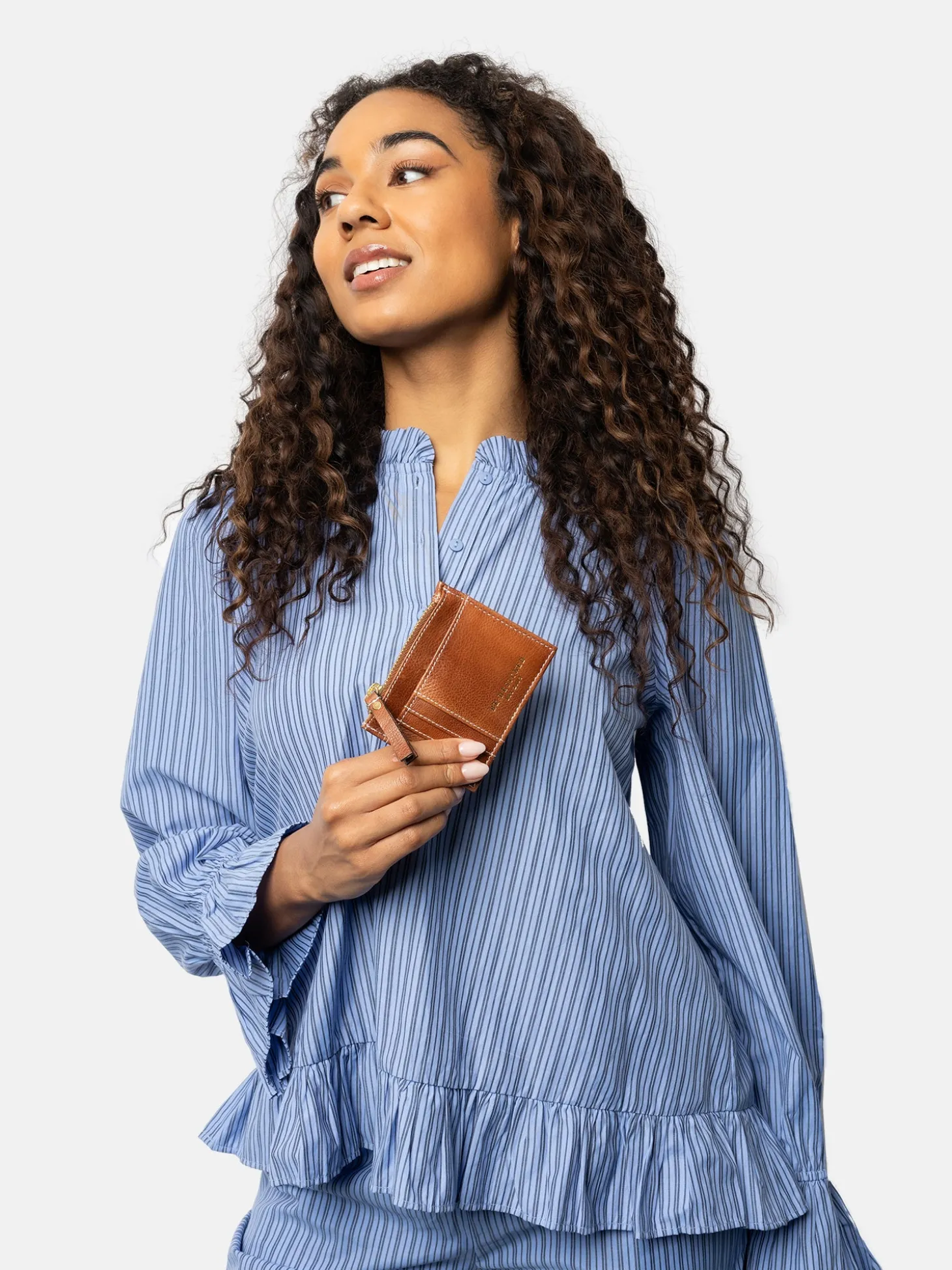 filippa__walnut_1.webp Filippa - Walnut