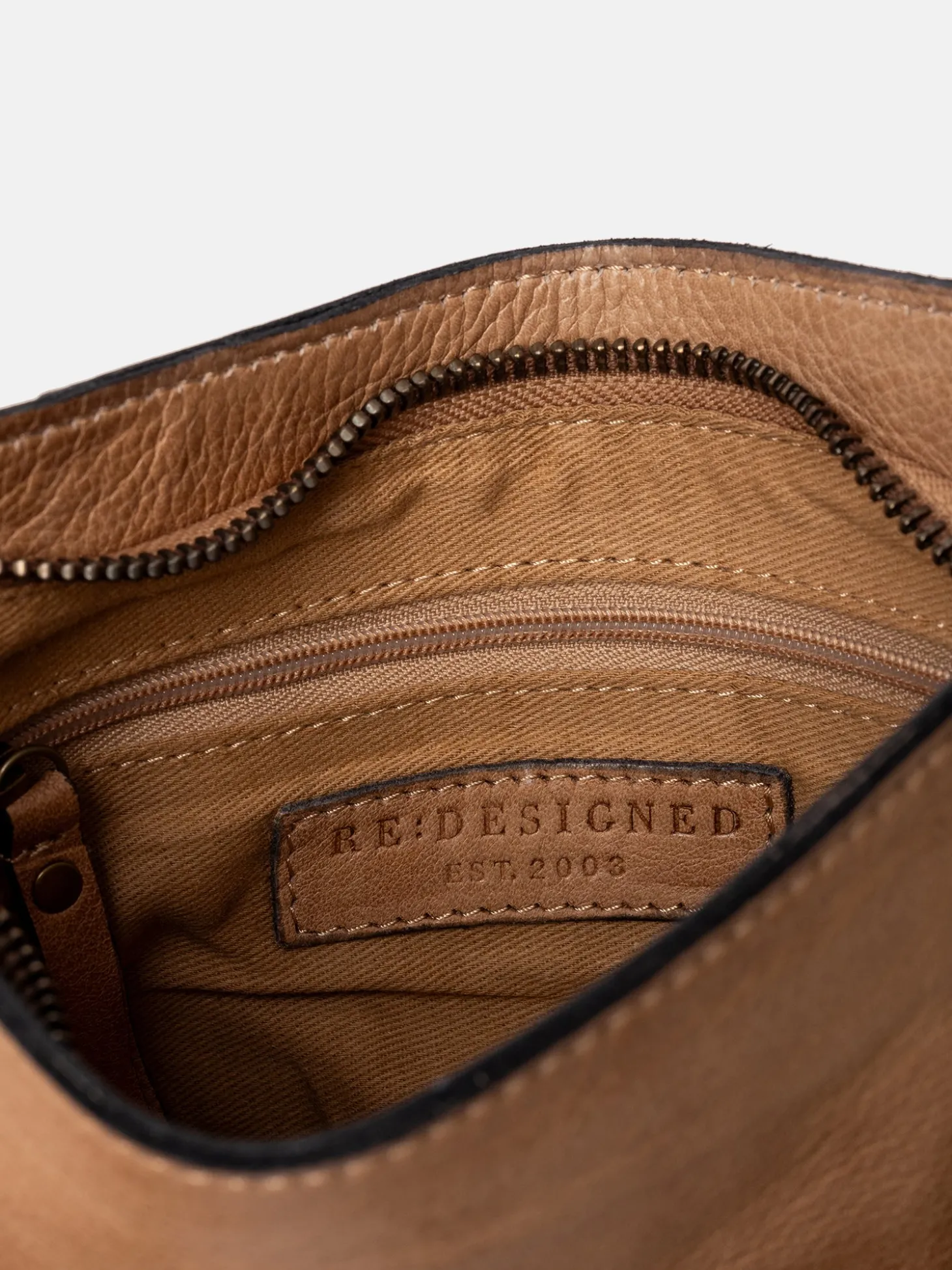 fillis_small__taupe_4.webp Fillis Small - Taupe