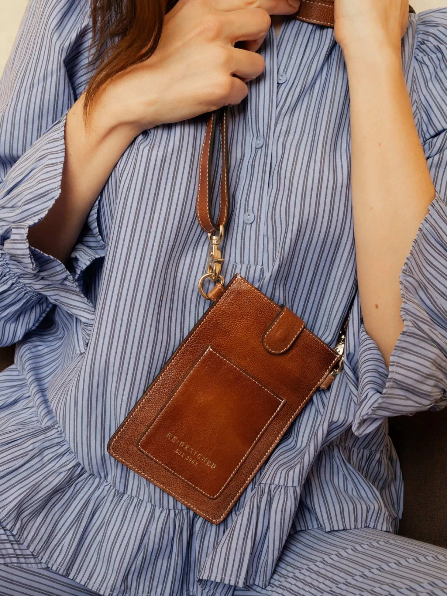freja__walnut_1.webp Freja - Walnut