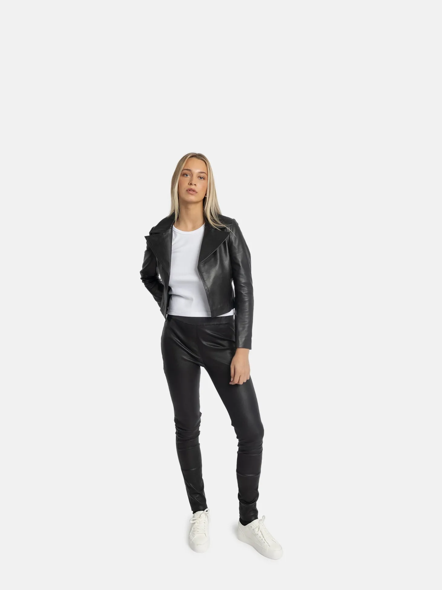 halston__black_10.webp Halston - Black