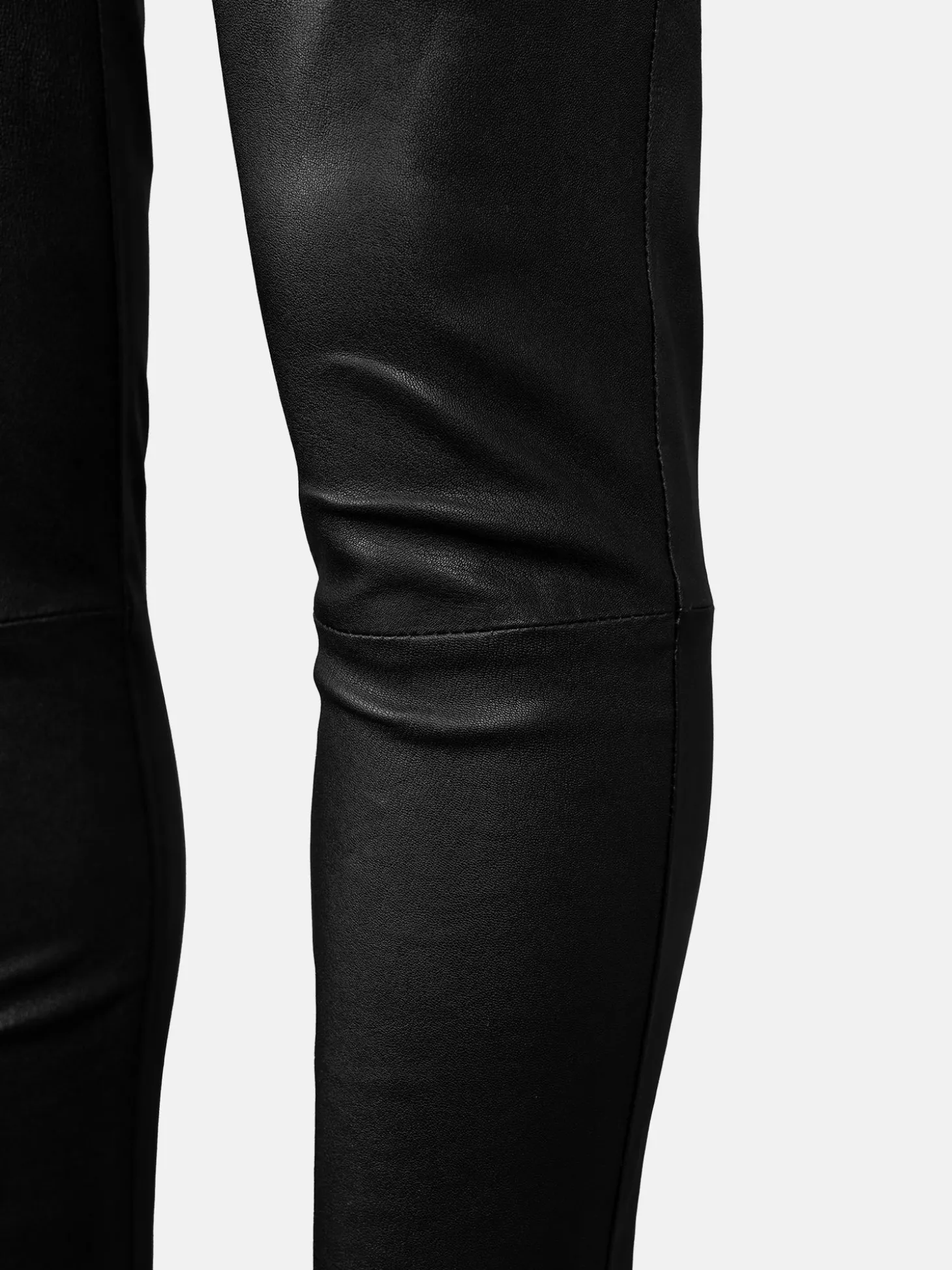 halston__black_3.webp Halston - Black