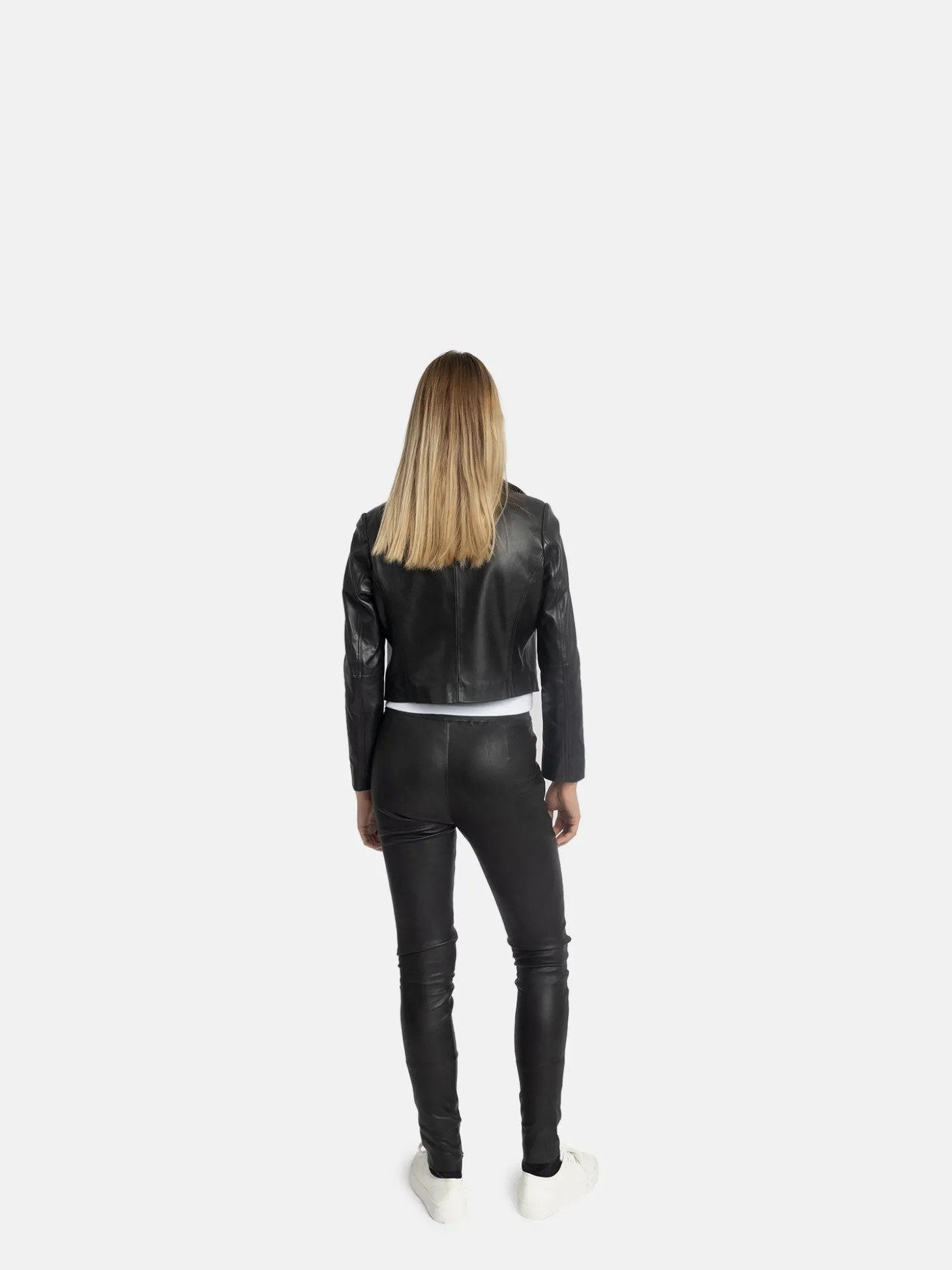 halston__black_5.webp Halston - Black