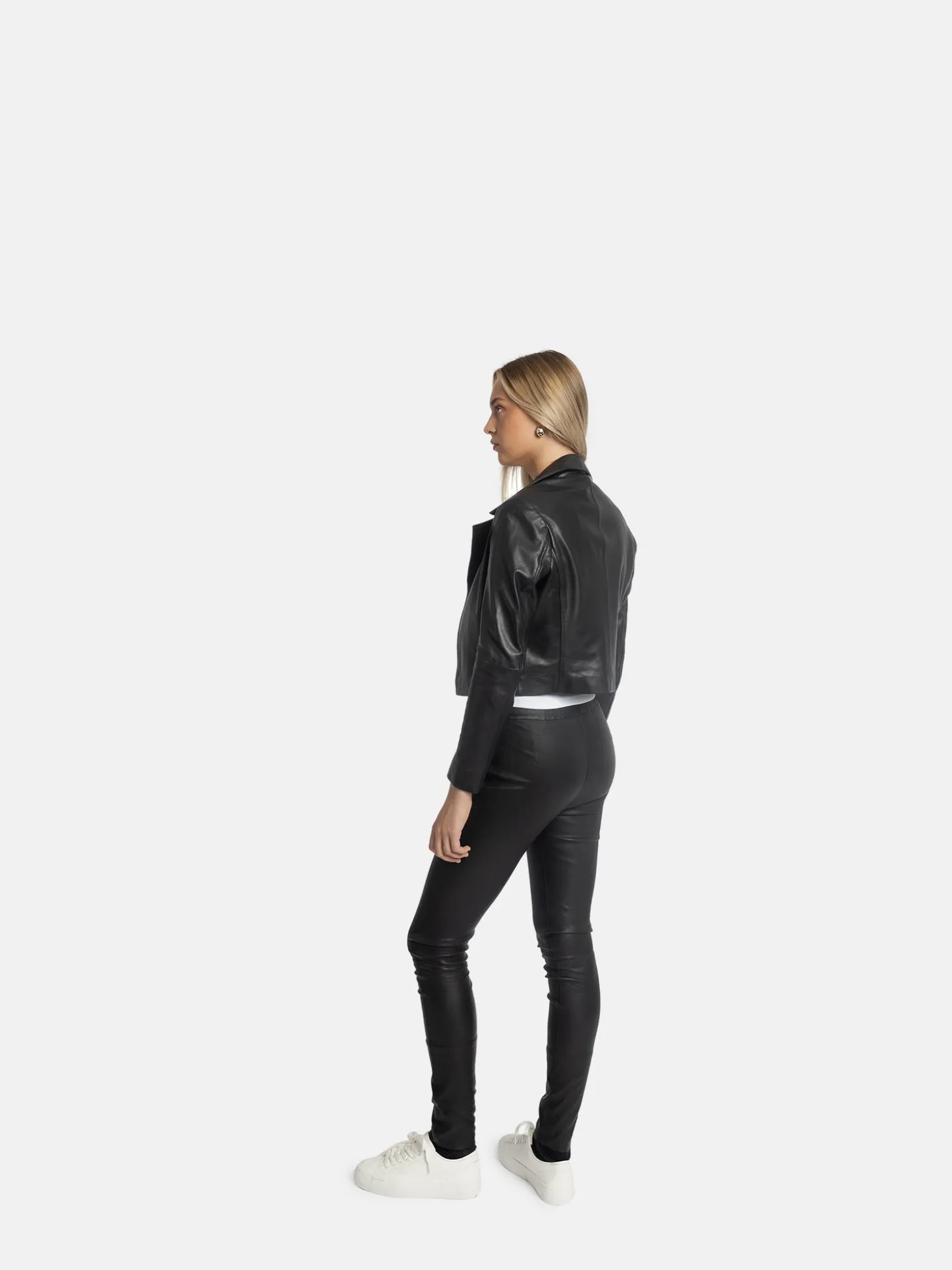 halston__black_6.webp Halston - Black