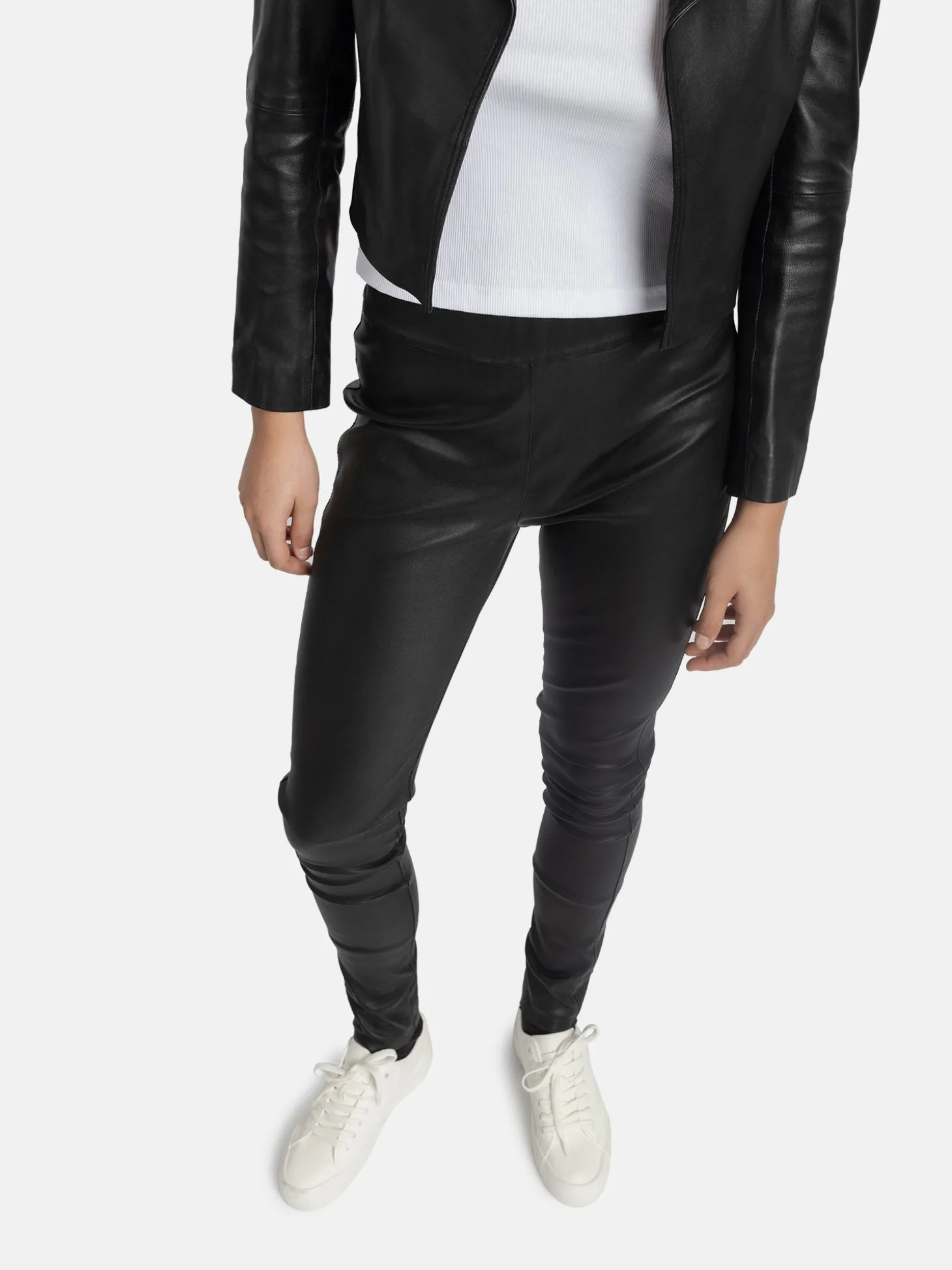 halston__black_9.webp Halston - Black