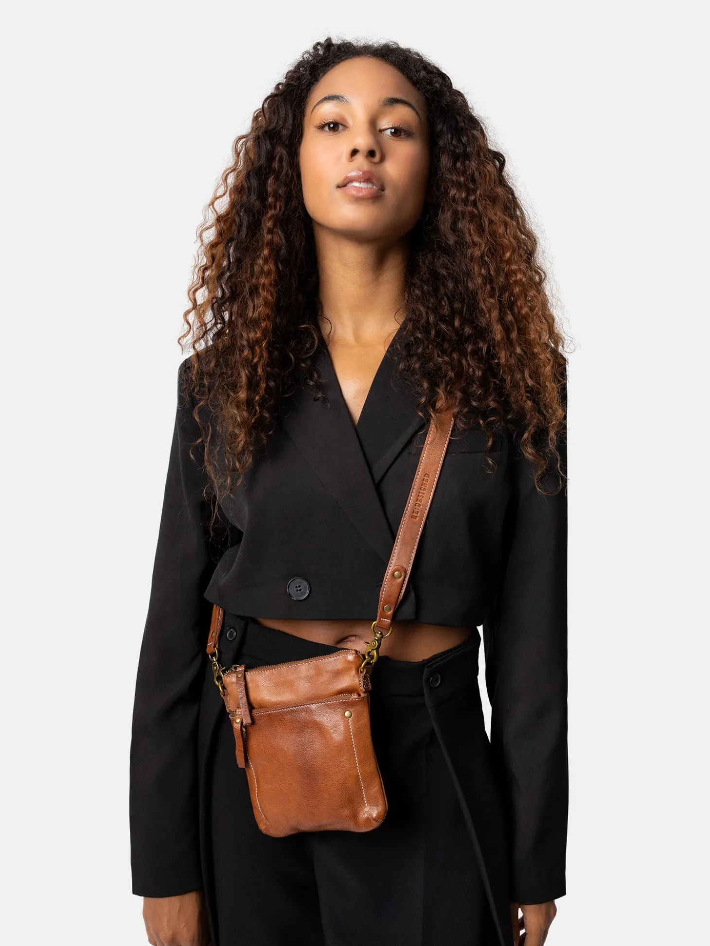 jara_small__walnut_2.webp Jara Small - Walnut