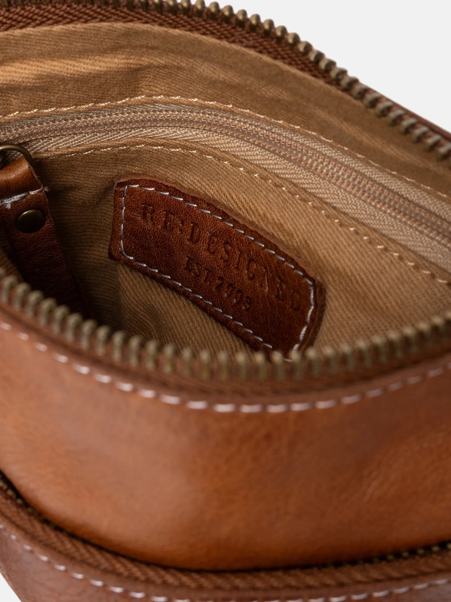 jara_small__walnut_5.webp Jara Small - Walnut