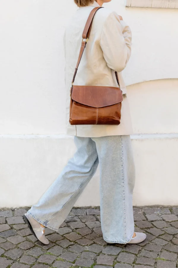 Liri Big - Walnut