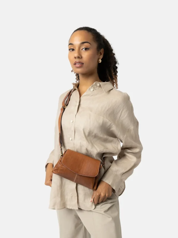 Liri Small - Walnut