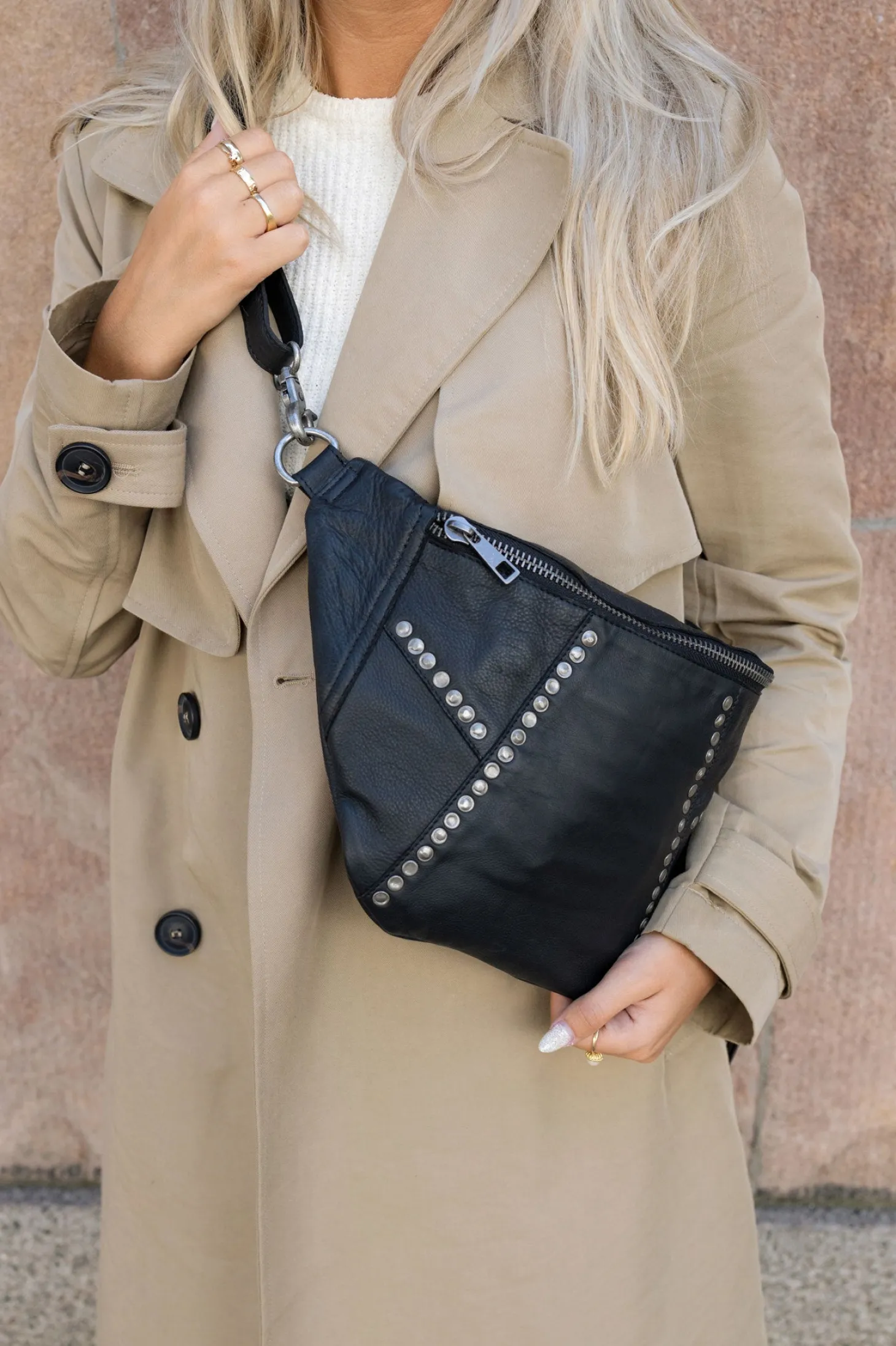 loni_bumbag__black_2.webp Loni Bumbag - Black
