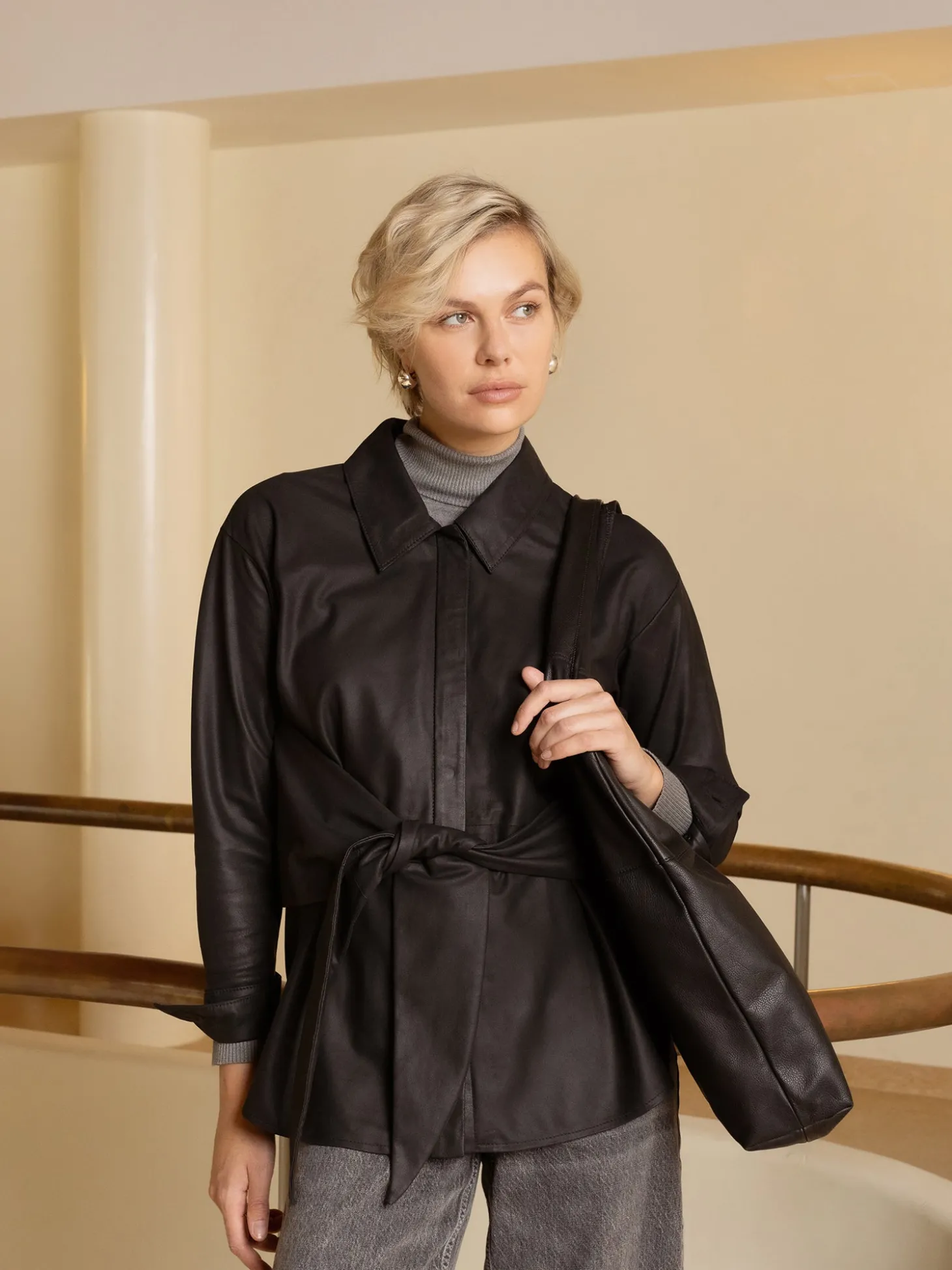 lyra_urban__black_3.webp Lyra Urban - Black