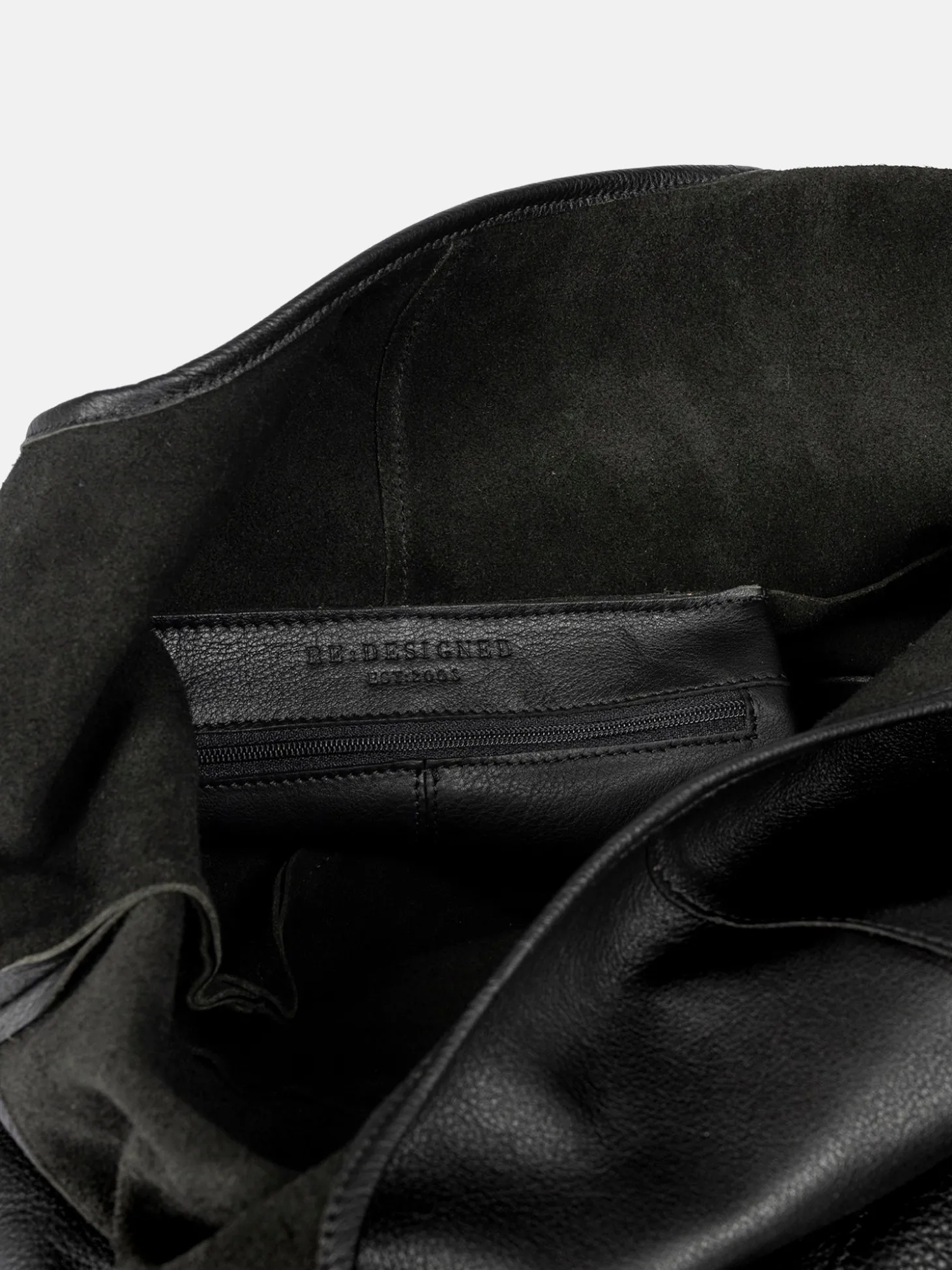 lyra_urban__black_8.webp Lyra Urban - Black