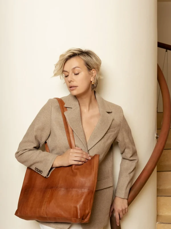 Marlo Urban - Walnut